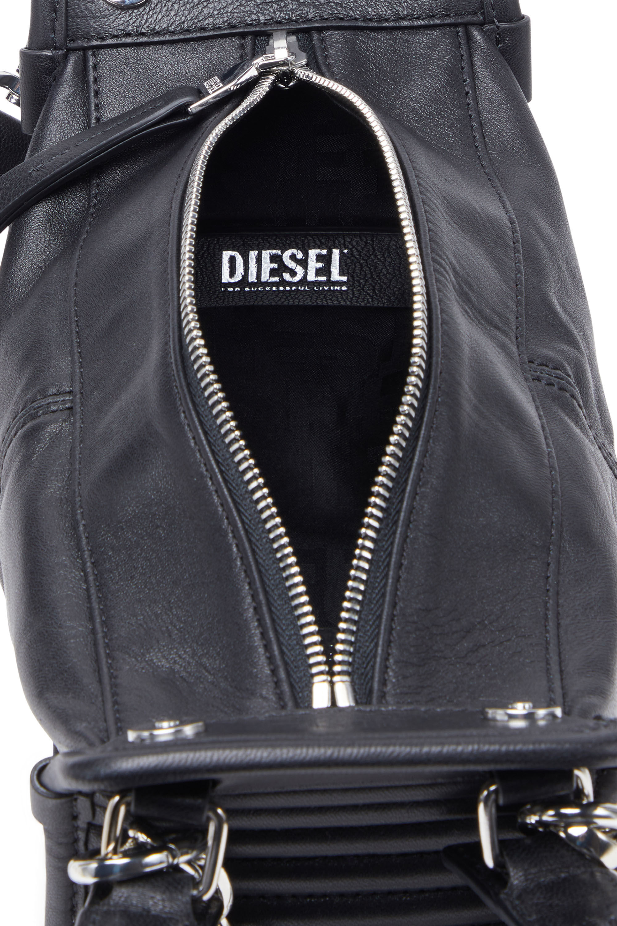 【DIESEL】ディーゼル D-Vina-Xs チェーンリンク トートバッグ D-VINA-RR XS Woman: Charmed Handbag in leather | Diesel