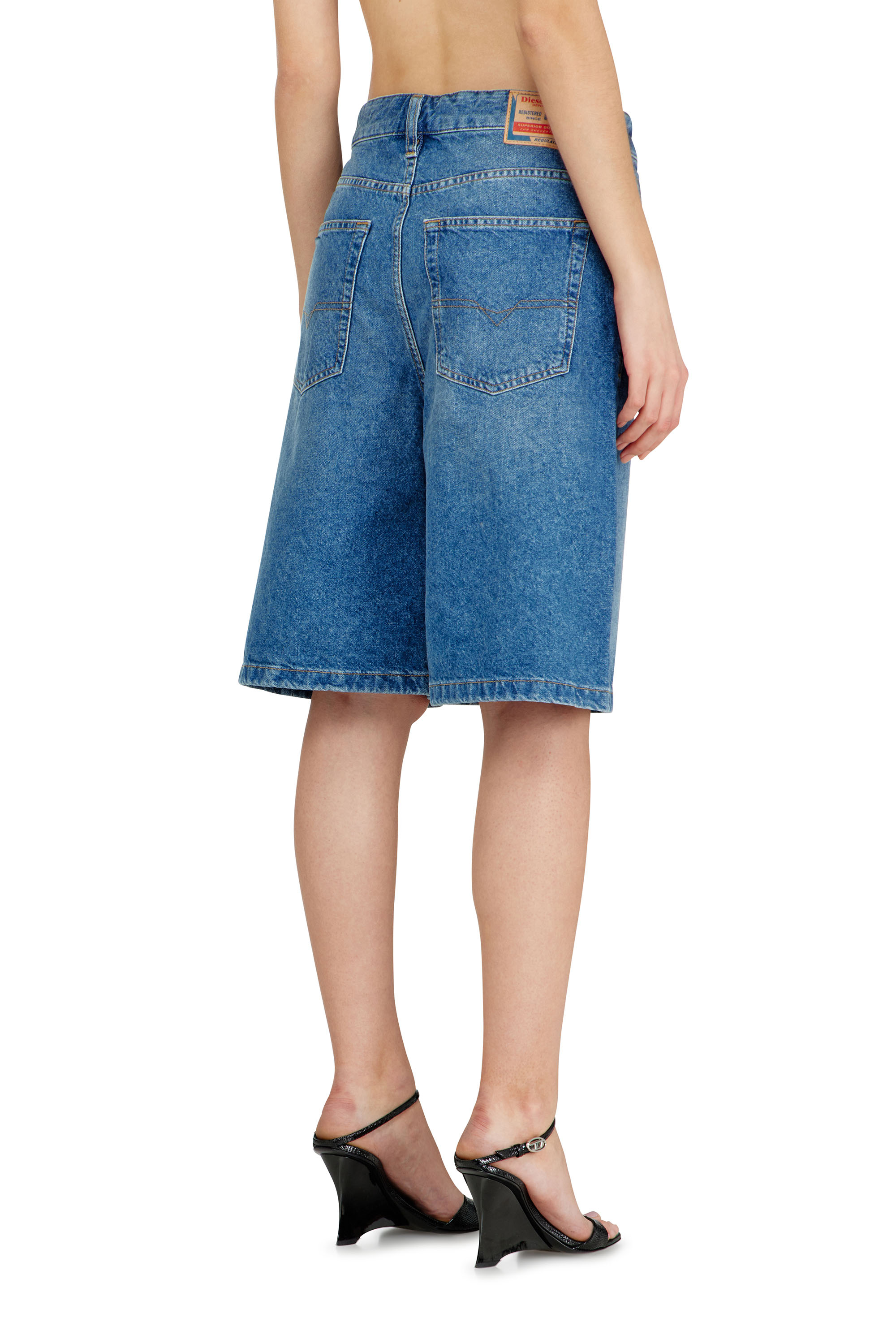 Diesel - DE-SIRE-SHORT, Woman's Shorts in clean-washed denim in Blue - 4