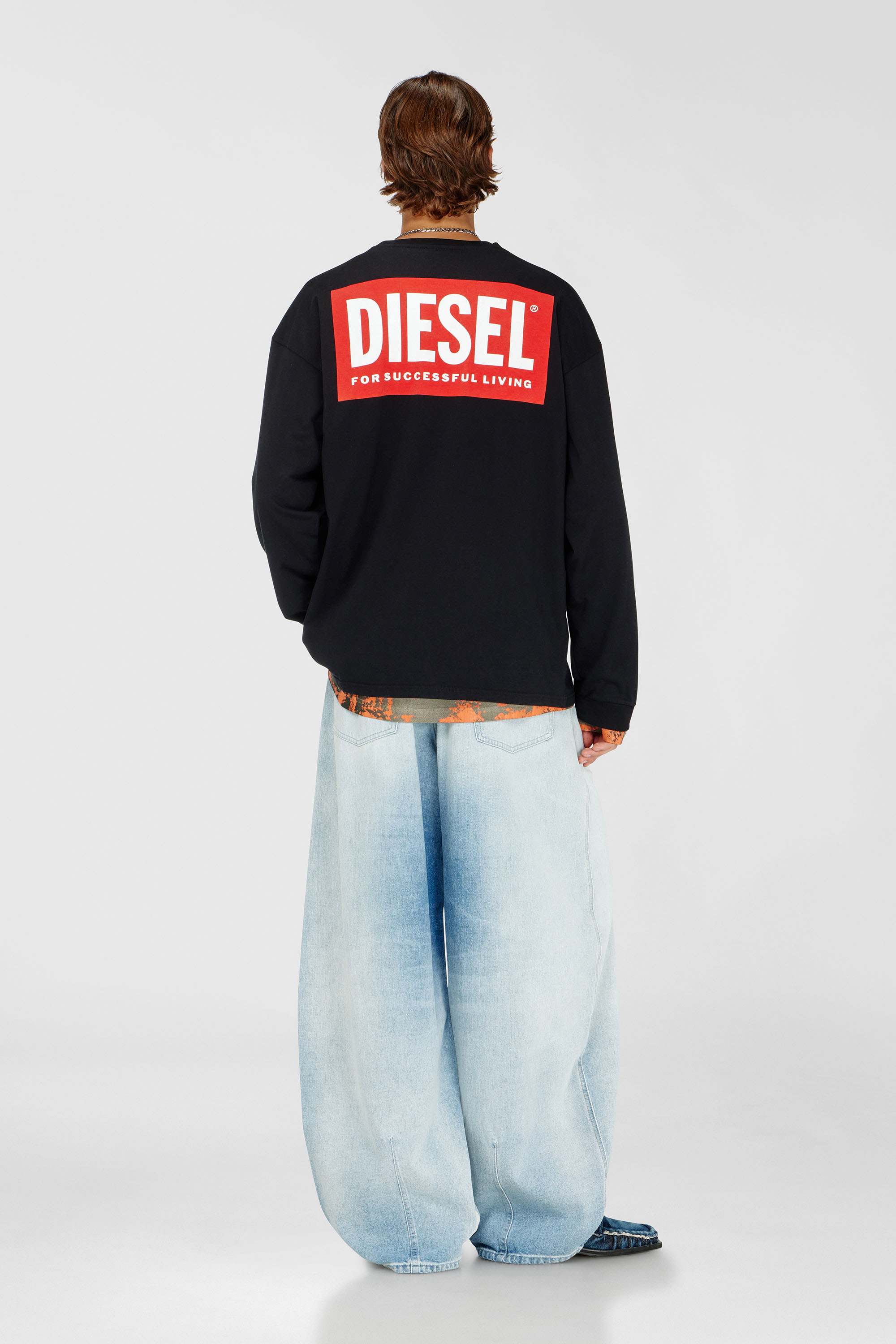 Diesel - T-BOXT-LS-BISK, Man's Relaxed long-sleeve T-shirt with Biscotto logo in Black - 2