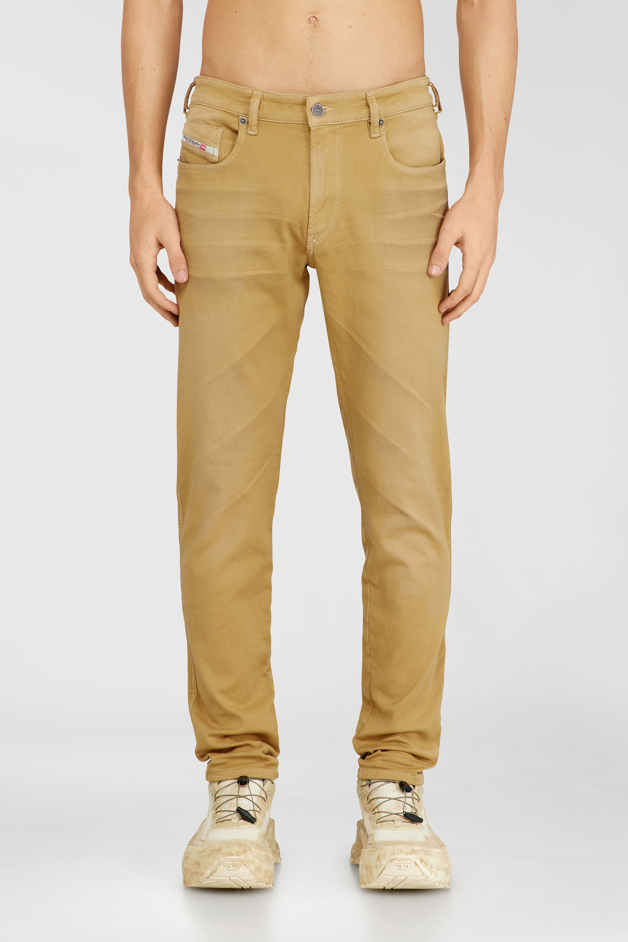 Diesel - Man's Slim 2062 D-Strukt Joggjeans&reg; 0670M, Beige - 1