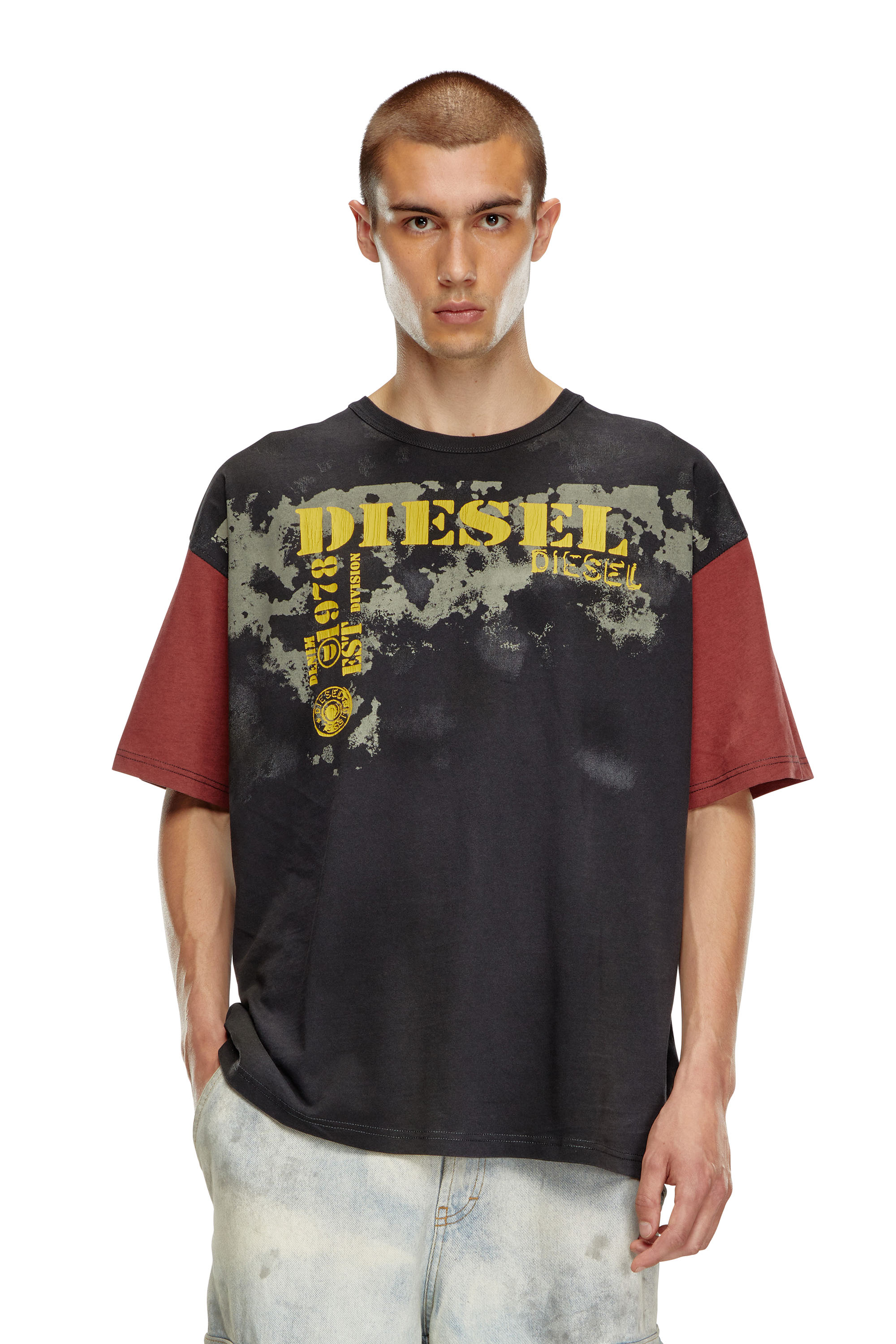 Diesel - T-BOXT-Q4, Man's Colour-block T-shirt with dirty effects in Black/Red - 1