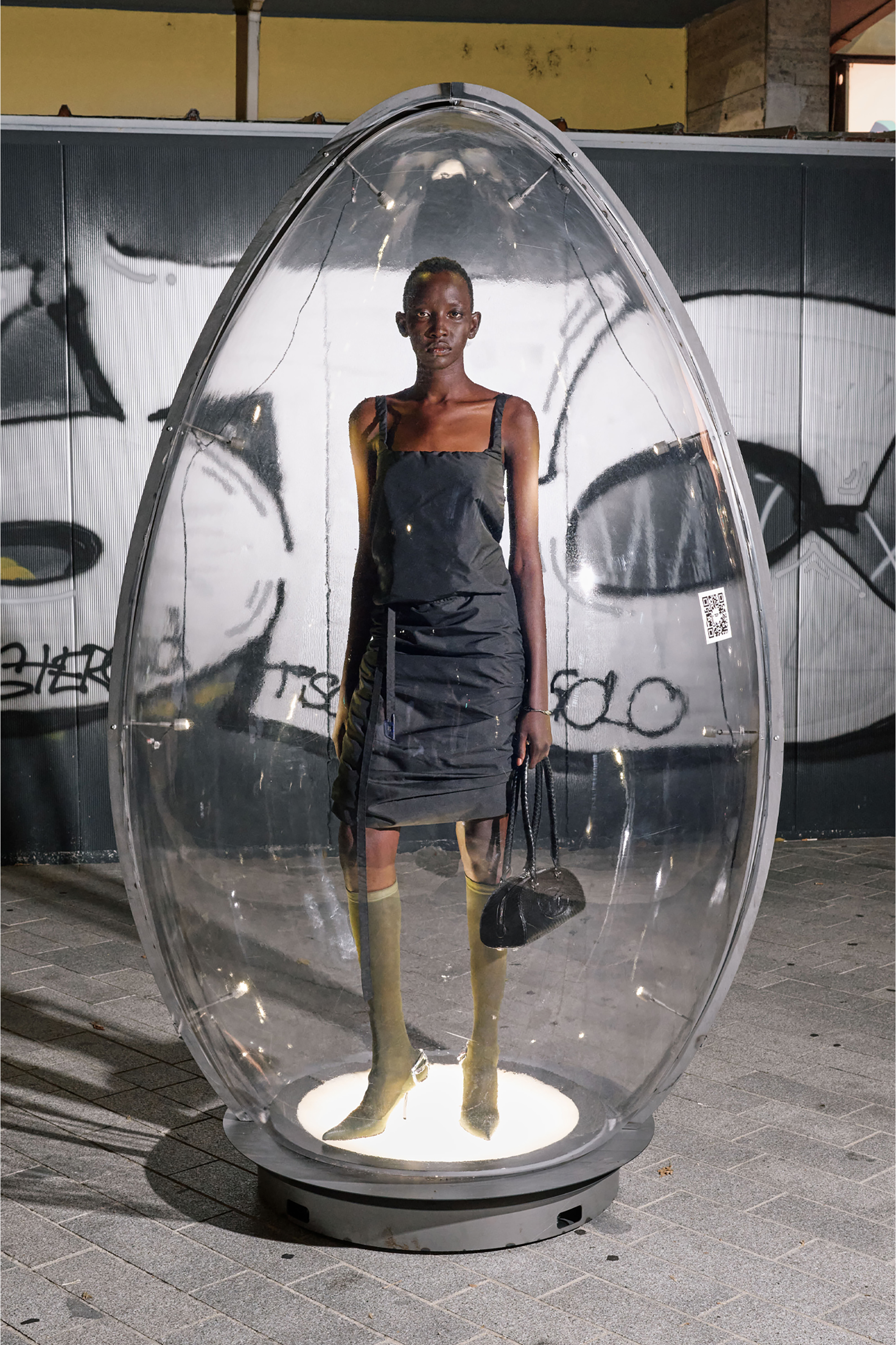 Diesel - 1DR DOME SHOULDER EW, Woman's 1DR Dome-Elongated bowling bag in textured leather in Black - 6