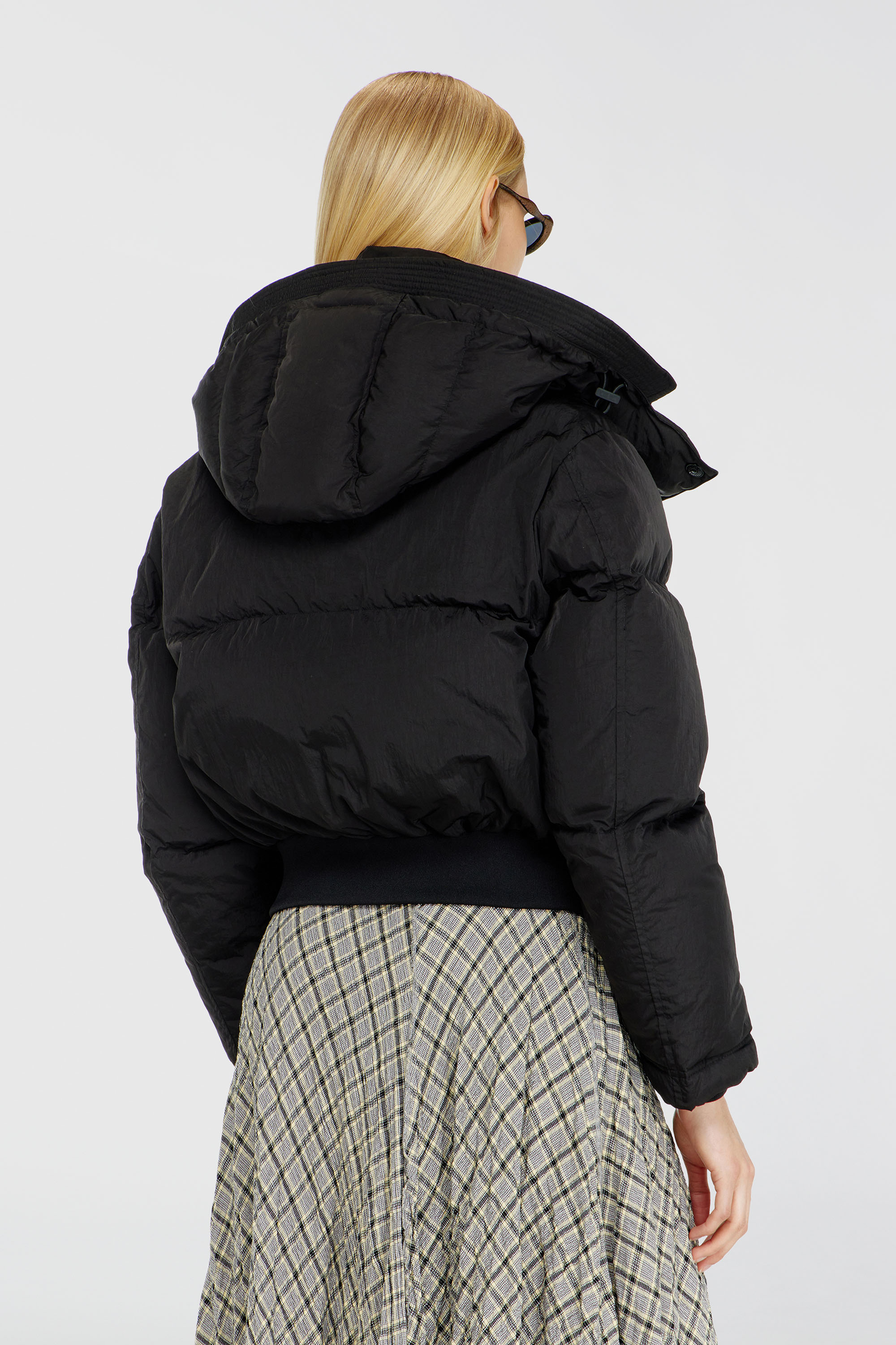 Diesel - W-PEYT-SHORT-NEW-WD, Woman's Wrinkled-nylon down puffer jacket with detachable hood in Black - 4