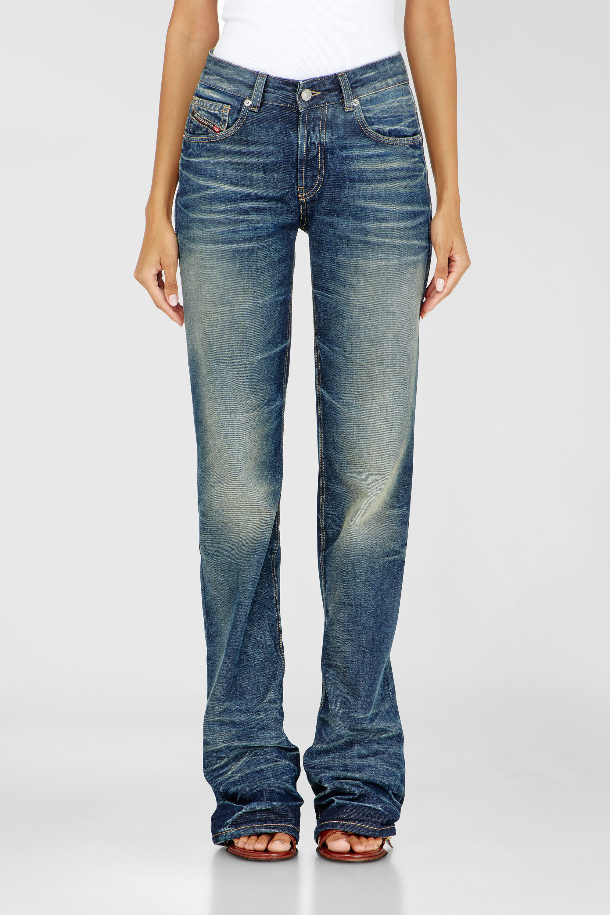 Diesel - Woman's Regular Jeans D-Heel 0DBFC, Medium blue - 2