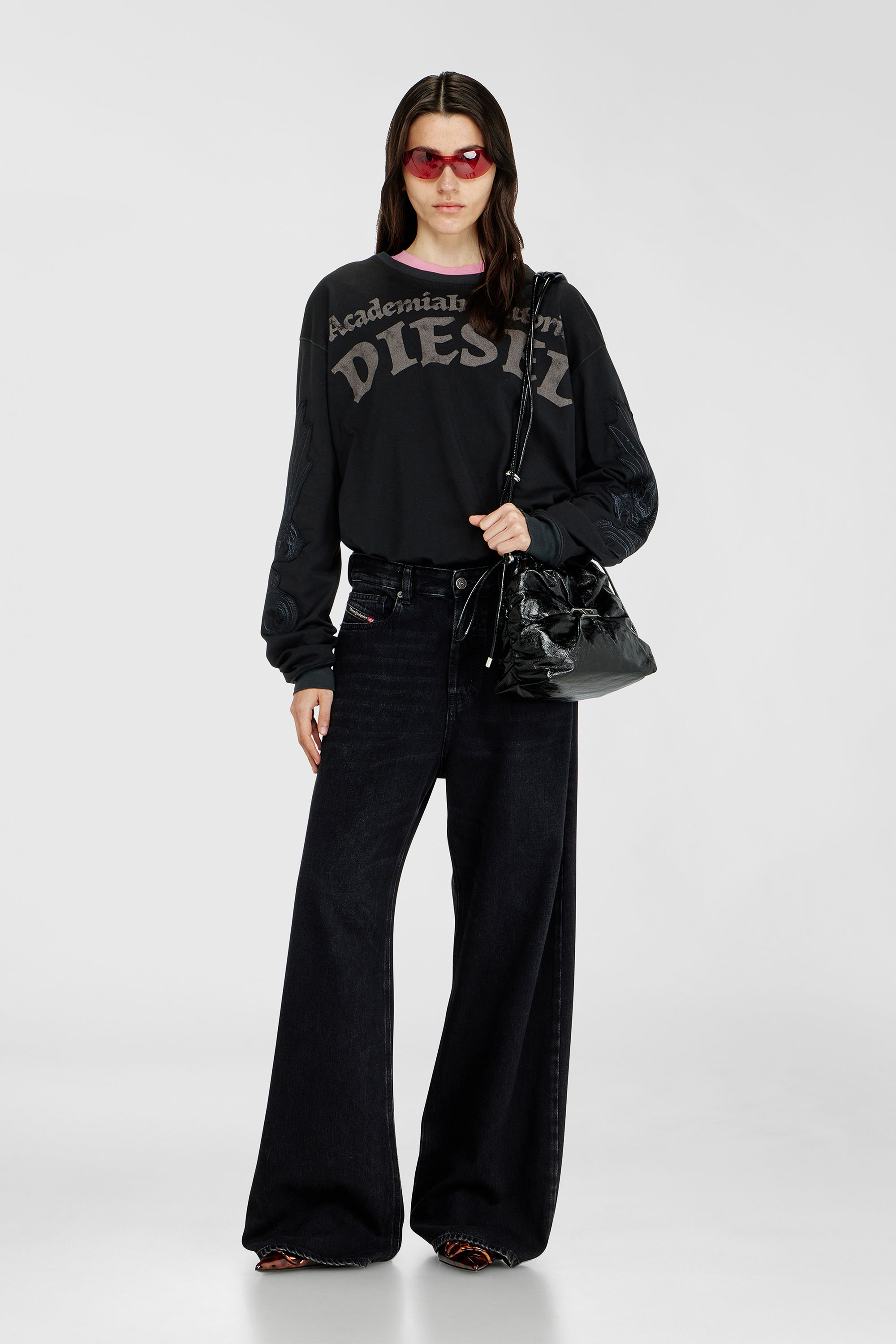 Diesel - SCRUNCH-D BUCKET, Woman's Scrunch-D-Bucket bag in shiny wrinkled leather in Black - 2