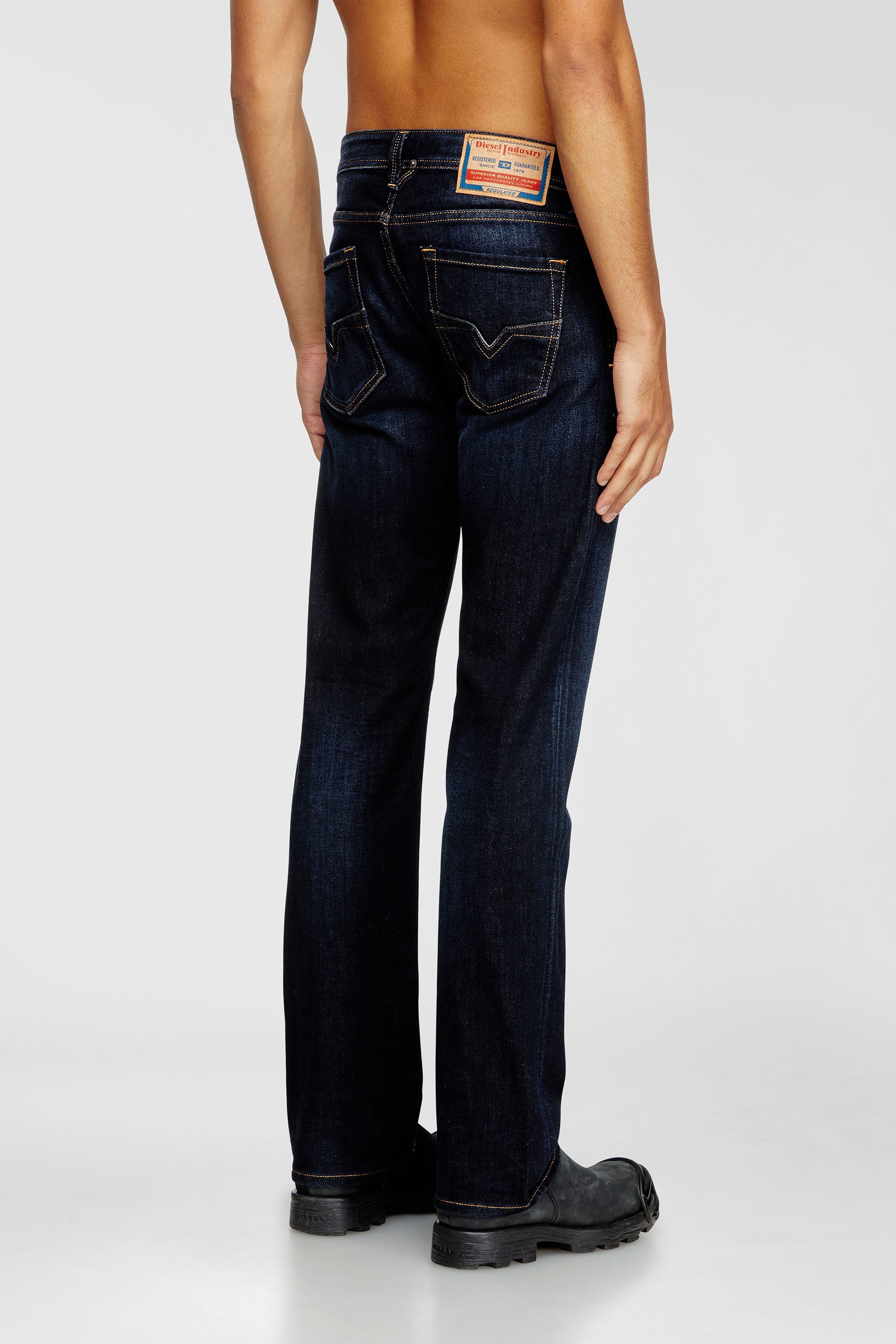 Diesel - Man's Regular Jeans 1985 Larkee 009ZS, Dark Blue - 3